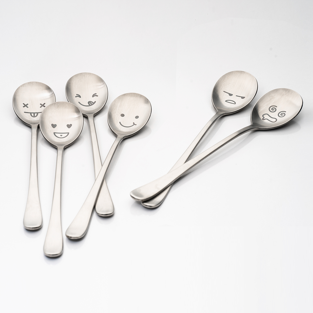 Four spoons are crossed on the left, and two spoons are crossed on the right.